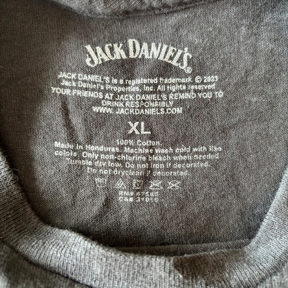 Lot of 2 Budweiser and Jack Daniels T-Shirts Mens XL Cream Black Distressed - Picture 8 of 12